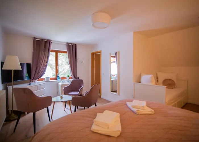 Apartone Land-hotel Hotel